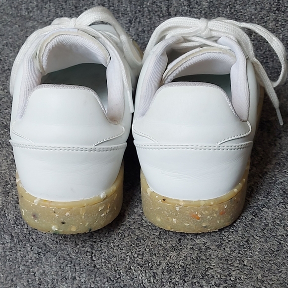 Stylish White Women's Sneakers with Speckled Sole - Picture 3 of 7